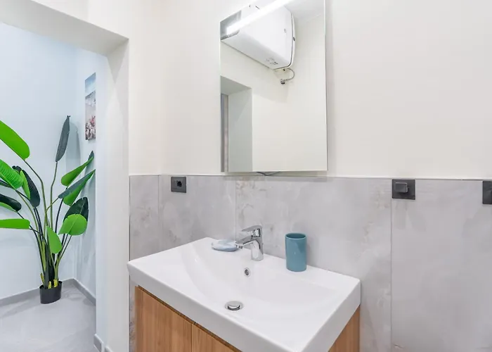 Seashell Luxury Pensión 3*