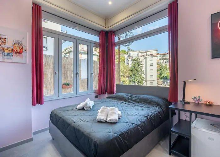 Seashell Luxury Pensión 3*